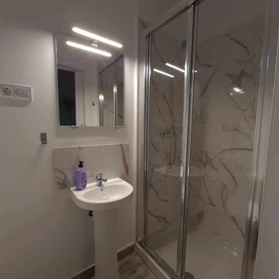 Hostal Vara Madrid Exteriör bild
