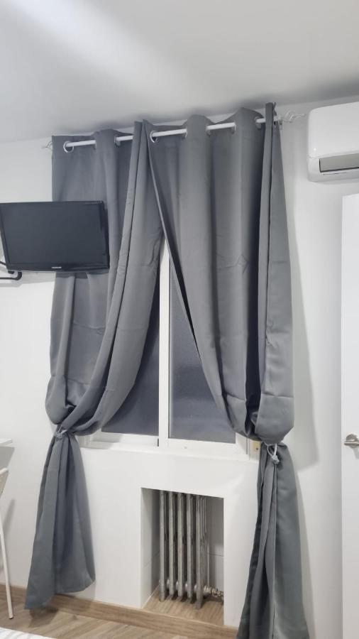 Hostal Vara Madrid Exteriör bild