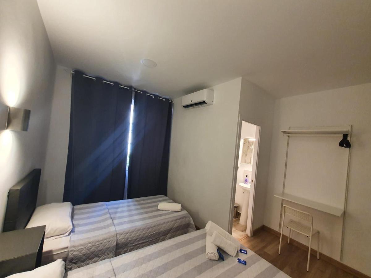 Hostal Vara Madrid Exteriör bild