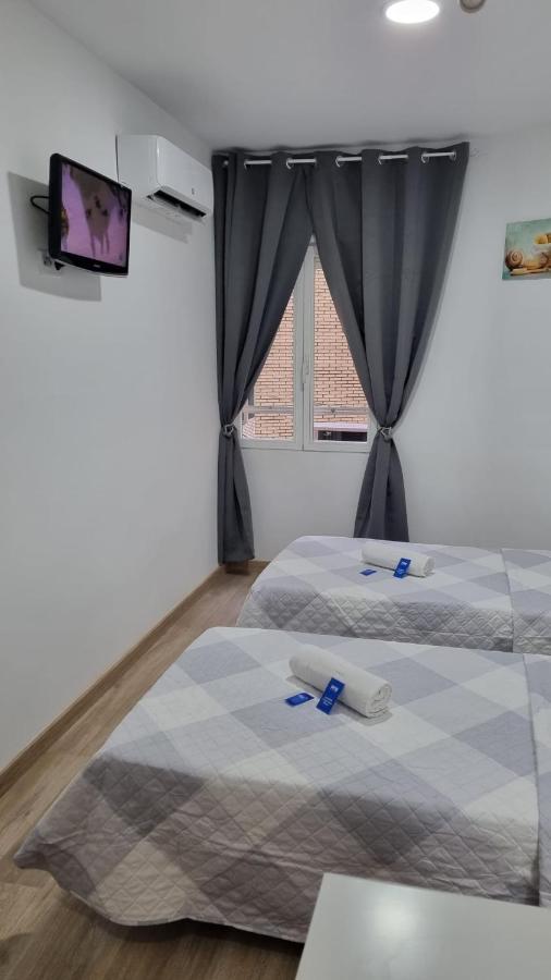Hostal Vara Madrid Exteriör bild